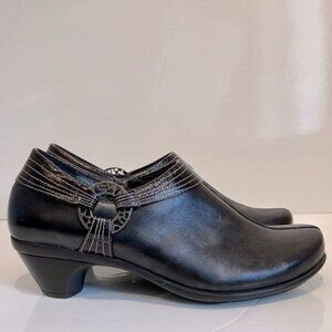 Naot Black Leather Kitten Heel Booties Size 40‎